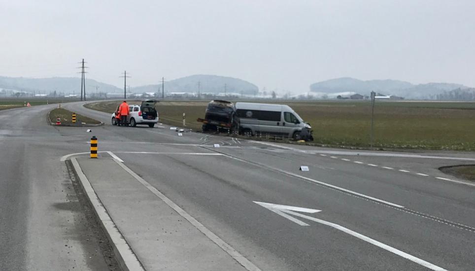 Beim Unfall auf der Schaffhauserstrasse wurden zwei Frauen schwer verletzt. Bild: KapoZH