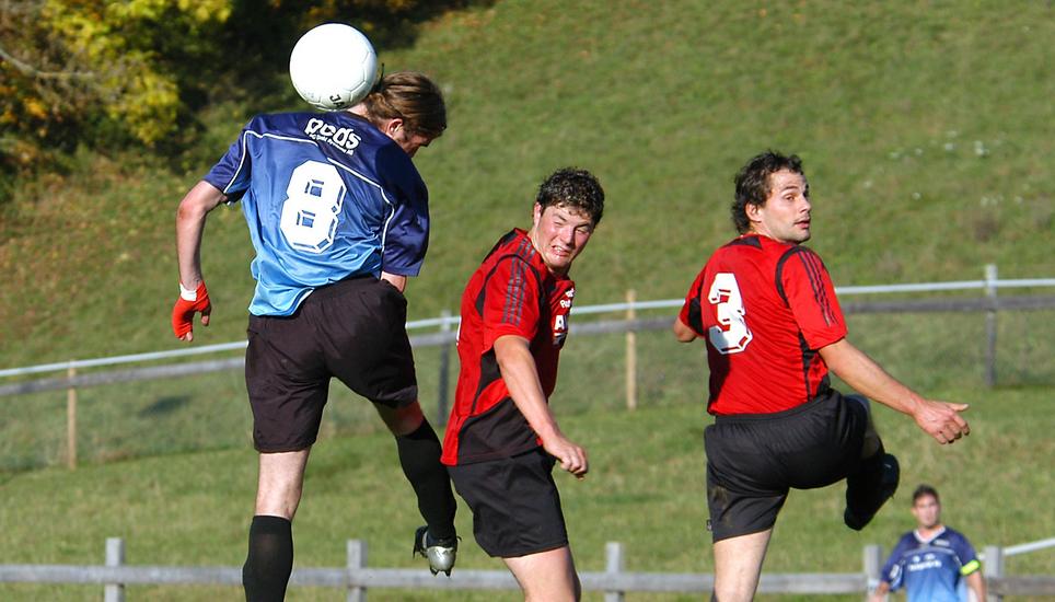 Amateure und Hobbyfussballer starten dieses Wochenende in die Rückrunde. Archivbild: Melanie Duchene