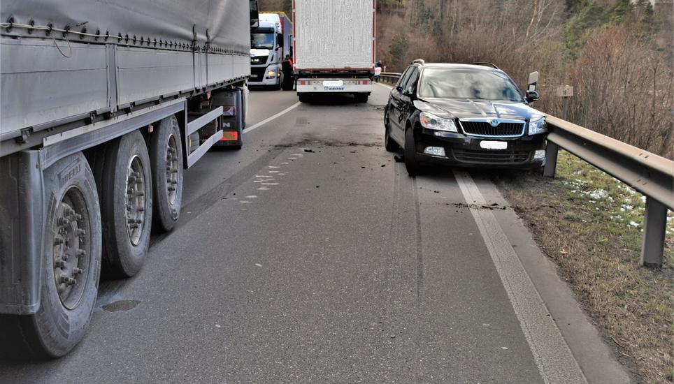 Das Auto des 51-jährigen Mann wurde beim Unfall stark beschädigt. Bild: shpol