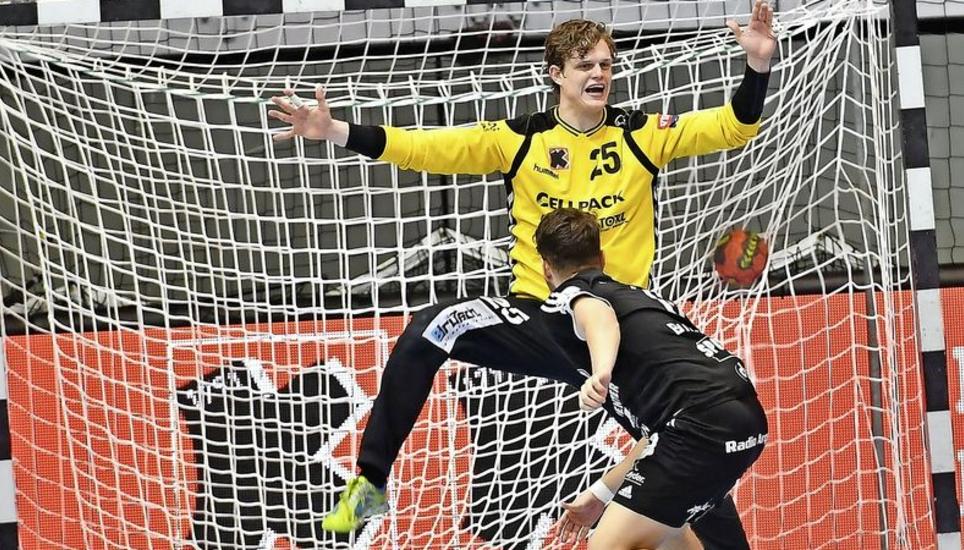 Hier wurde er bezwungen, Kadetten-Goalie Simon Kindle avancierte aber mit 15 Paraden zum Matchwinner. Bild: Michael Kessler
