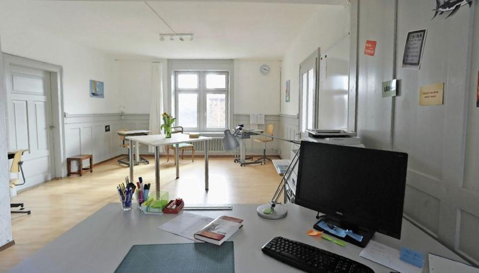 Manche Jugendliche in der Time-out-Klasse sind vorher monatelang nicht zur Schule gegangen. Im Bild das Klassenzimmer an der Hochstrasse. BILDER ERIC BÜHRER