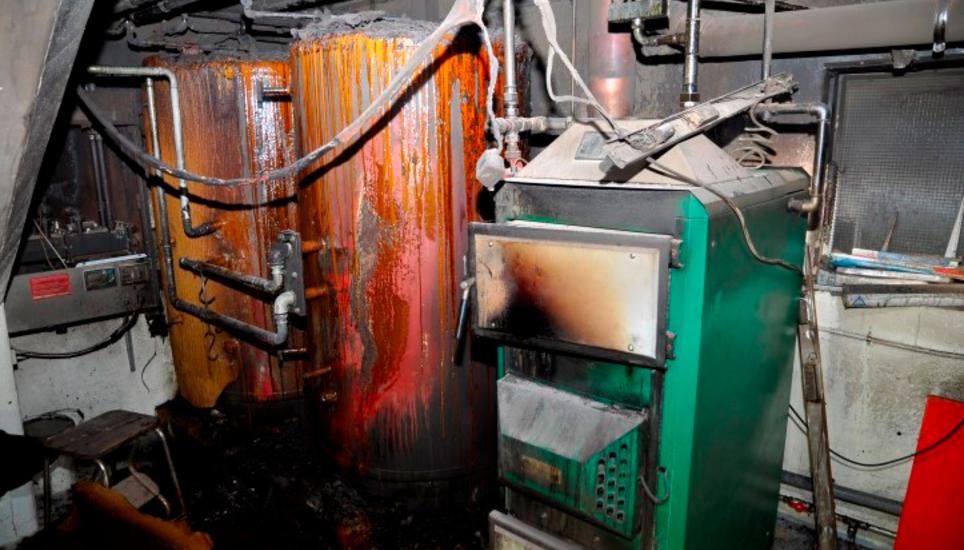 Beim Brand im Heizungskeller entstand grosser Sachschaden. Bild: shpol