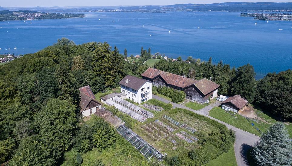 Zahlreiche Nebenhöfe und auch ein Landwirtschaftsbetrieb gehören zur Anlage.