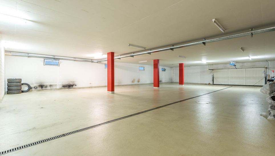 Die Tiefgarage bietet Platz für bis zu 18 Autos.