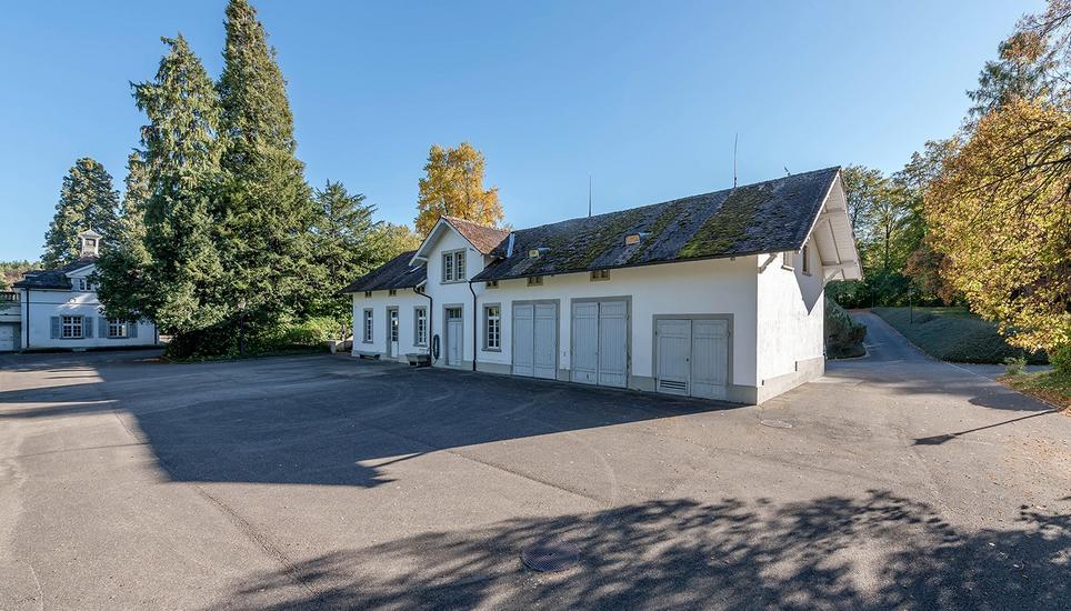 Das Gebäude Lindenegg gehört ebenfalls zur Schlossanlage.