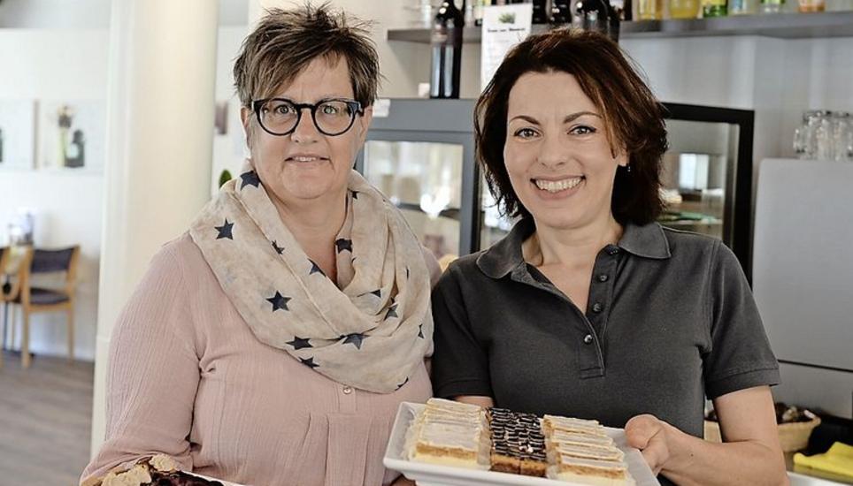 Sie beglückten die Bewohner mit Leckereien aus der Küche: Loredana Morelli und Yvonne Vogelsanger (l.).