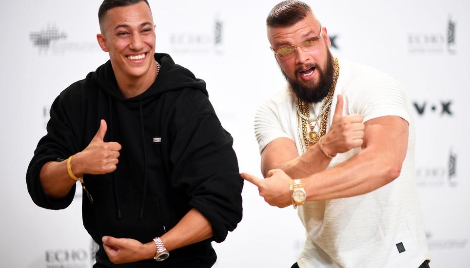 Farid Bang (links) und Kollegah werden in der BBC-Arena auftreten. Ihr Auftritt führt zu hitzigen Diskussionen in der Bevölkerung wie auch in der Politik. Bild: Key