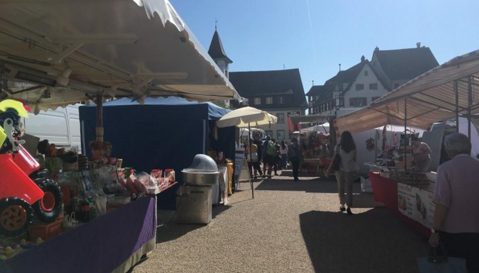 Der Frühlingsmarkt in Schaffhausen wurde Dank dem schönen Wetter gut besucht. Bild: Radio Munot