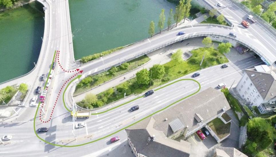 Der kürzeste Weg für Flurlinger auf die A4 (durchgezogene Linie, grün) gestaltet sich abenteuerlich. Doch für die Realisierung einer direkteren Einfahrt ist es nun zu spät (gepunktete rote Linien). Bild: Mark Gasser