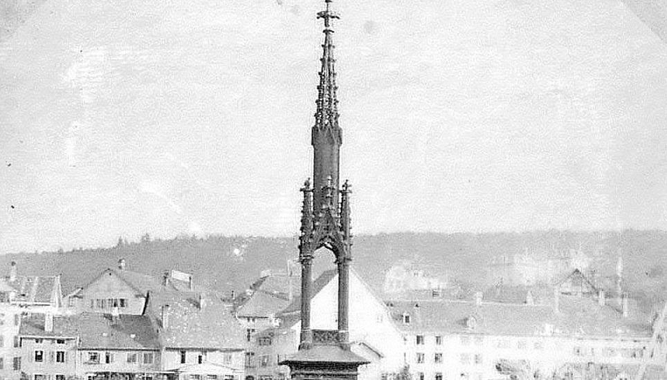 Der gusseiserne Brunnen mit Turmspitze (undatiert). Bild: Stadtarchiv Schaffhausen