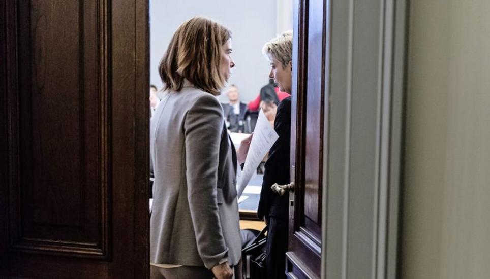 Sie gelten beide als mögliche Bundesratskandidatinnen: Petra Gössi (links) und Karin Keller-Sutter. Bild: Key