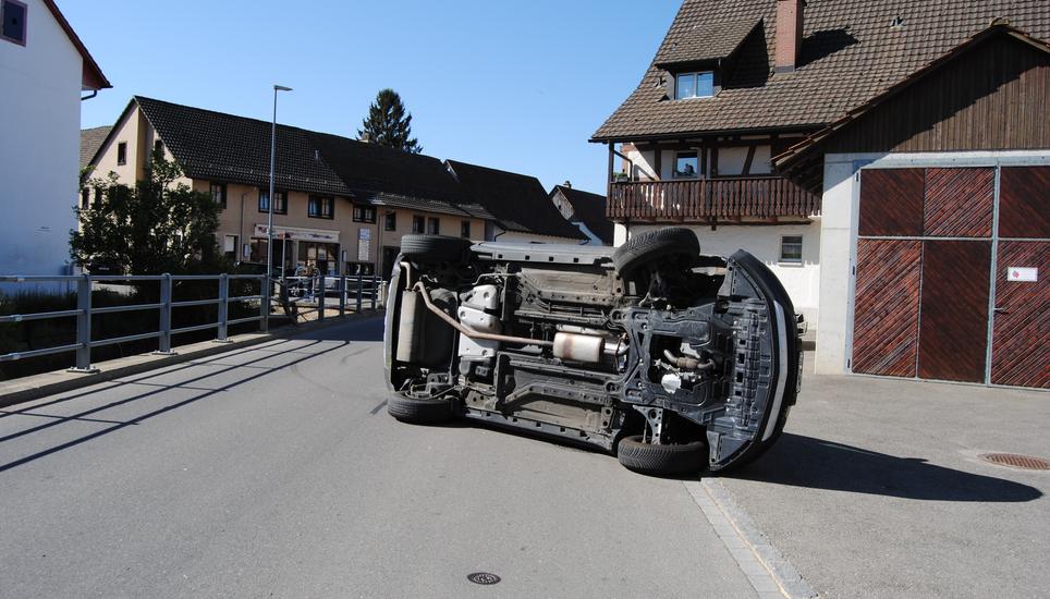 Glück im Unglück für die Lenkerin: Sie blieb unverletzt. Bild: SHPol