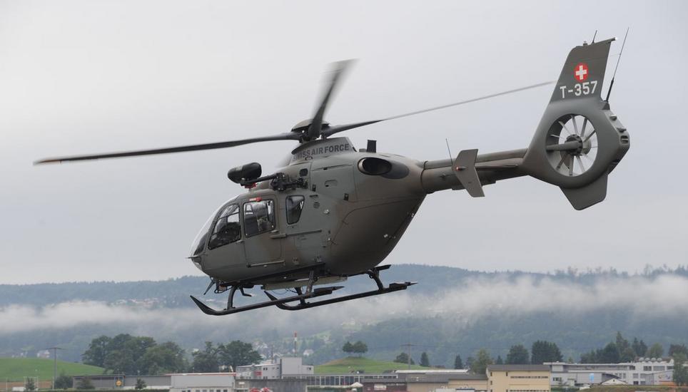 Gegen Schmuggler und kriminelle Banden setzt die Grenzwache Helikopter der Armee ein. Bild: admin.ch
