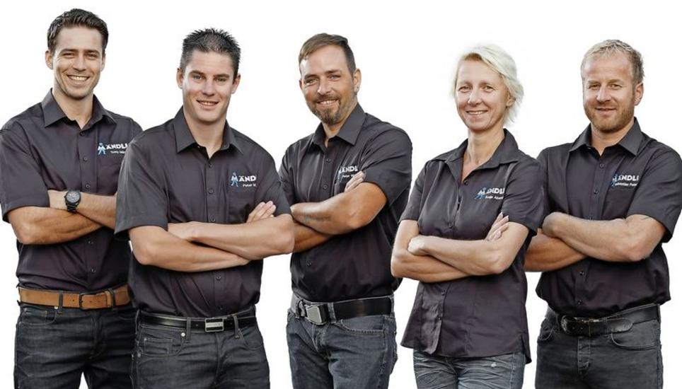 Die Geschwister Tomy und Peter Mändli, Peter Wolfer, Sonja Abend und Sebastian Peter (von links) sind das fünfköpfige Team der Mändli Handels und Montage AG. Bild: ZVG