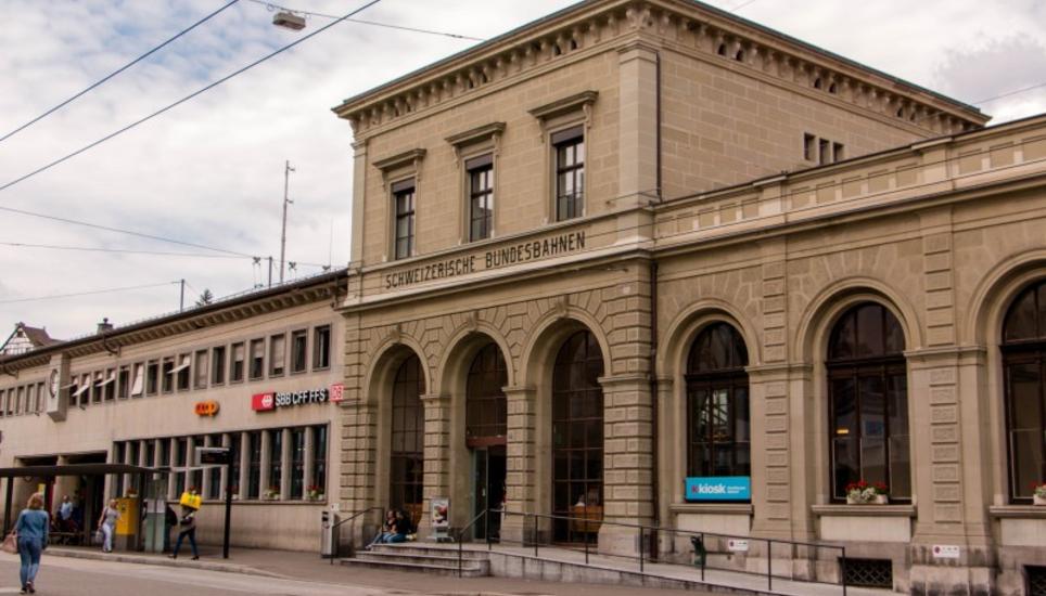 Trotz Videoüberwachung ist der Bahnhof in Schaffhausen noch immer ein Brandherd. Bild: RM