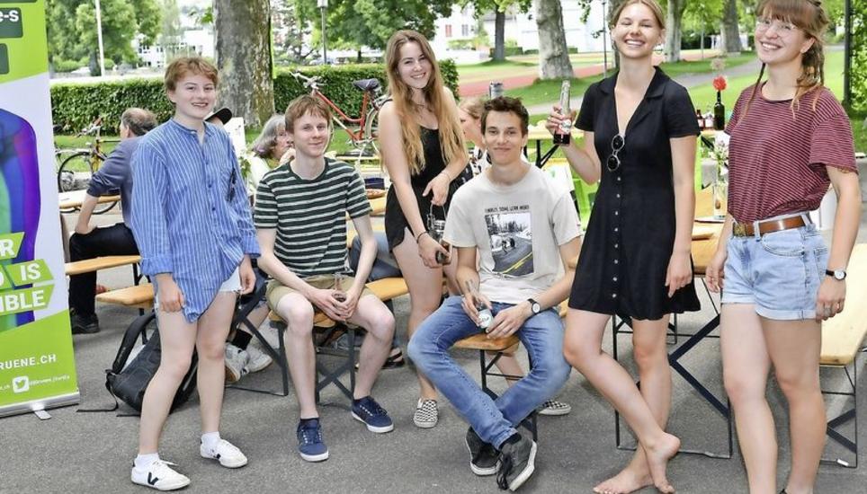 Die sechs Gründungsmitglieder der Jungen Grünen Schaffhausen sind motiviert. Bilder: Michael Kessler
