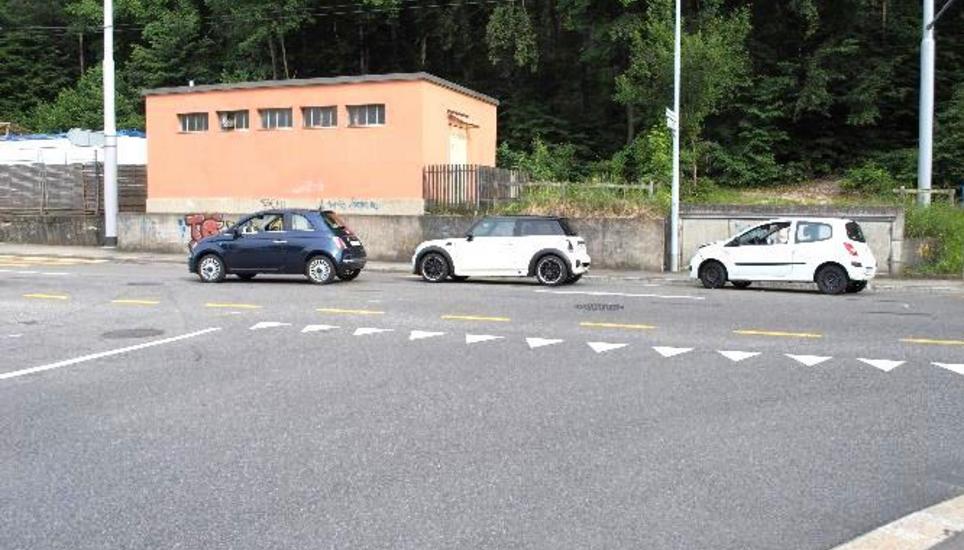 An allen drei Fahrzeugen entstand Sachschaden. Bild: SH-Pol