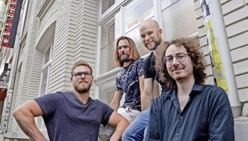 Vier der fünf Mitglieder der Band The Gardener & The Tree: Manuel Felder, Patrick Fet, Dani Fet und Philippe Jüttner. Bild: Selwyn Hoffmann