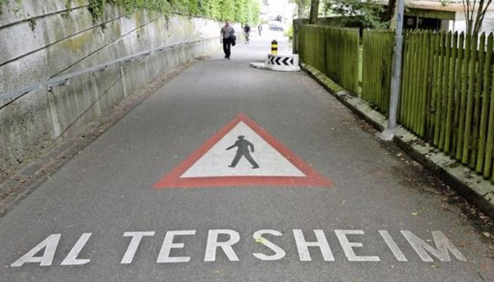 Neuhausen plant, die Alters- und Pflegeheime auszugliedern. Im Bild zu sehen ist der Oberbergweg beim Heim Schindlergut. Bild: Selwyn Hoffmann