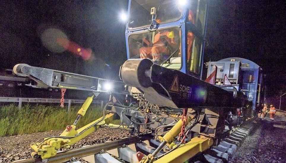 Das «Trottinett», wie es die Arbeiter nennen, steuert Mitarbeiter Jonathan.