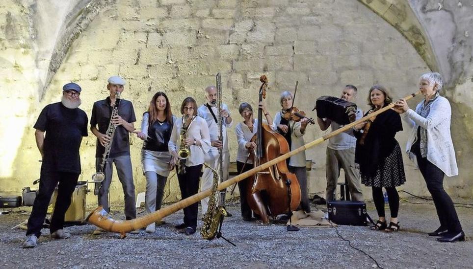 Komposition mit Alphorn und Bandoneon, und in der Munotkasematte tönt das Saxofon wie ein Didgeridoo. Bild: Michael Kessler