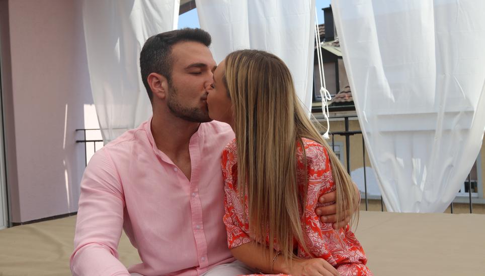 Verliebt wie am ersten Tag: Cem und Adela. Bild: OPP