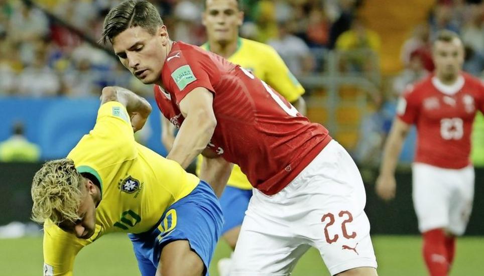 Der 26-jährige Fabian Schär lässt sich auch von Weltstars wie Neymar nicht aus dem Konzept bringen. Bild: Key