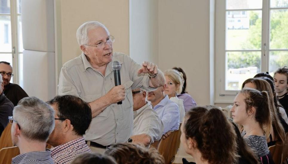 Die Schüler und die Lernenden hatten für Christoph Blocher Fragen vorbereitet, hakten aber auch spontan nach. BILD DARIO MUFFLER