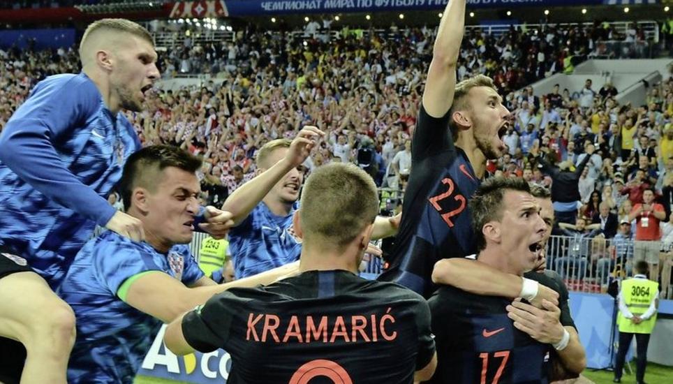 Verdienter Jubel bei Mario Mandzukic (r.), dem entscheidenden Torschützen in der Verlängerung, und seinen Teamkameraden nach dem Sieg gegen England. Bild: KEY