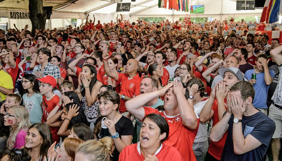 Ist und bleibt beliebt bei den Schaffhausern: Das Public Viewing im Mosergarten. Bild: Selwyn Hoffmann