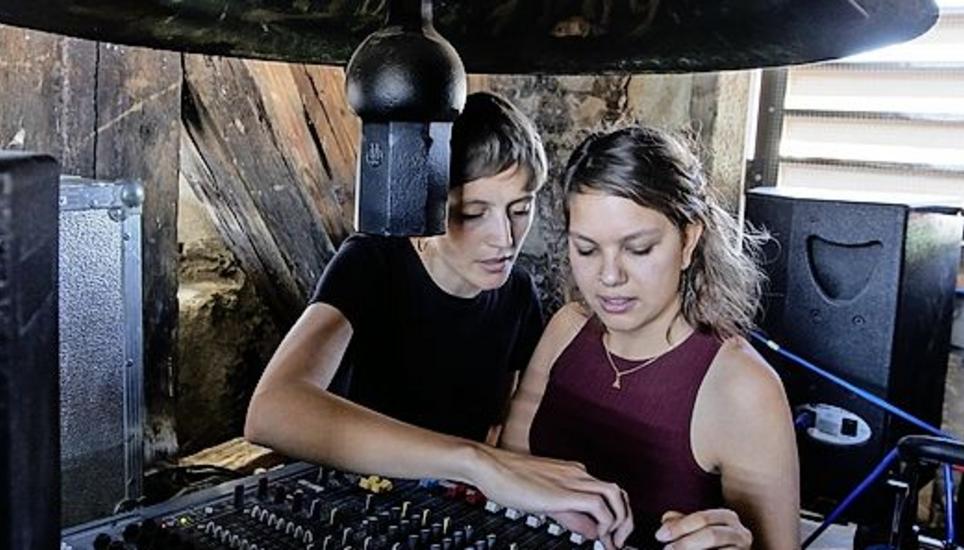 Zwei Kunststudentinnen sind für die Aktion verantwortlich. Bild: Key