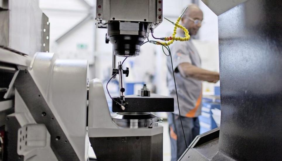 Beschleunigung des digitalen Wandels: Mitarbeiter in einem Werk der Sparte GF Machining Solutions des Georg-Fischer-Konzerns. Bild: Key