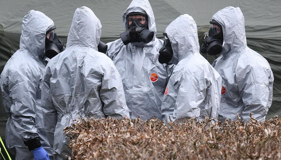 Mitarbeiter der Polizei am Tatort. Bild: Key