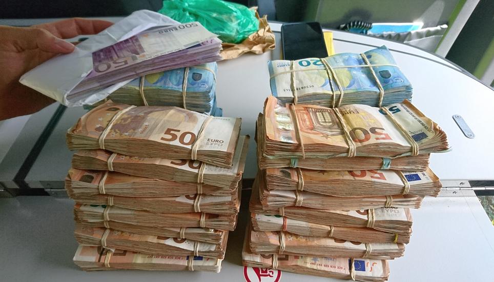 Insgesamt 160‘500 Euro hatte der Franzose dabei. Bild: HZA-Singen