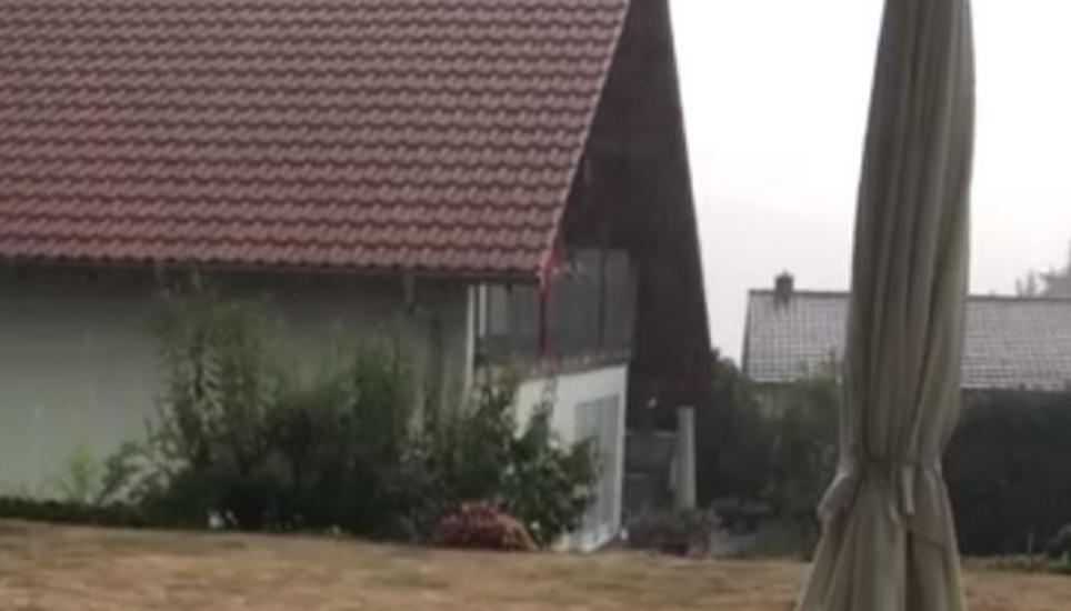 Und dieser Sonnenschirm in Beringen hatte ebenfalls nichts mehr zu tun.