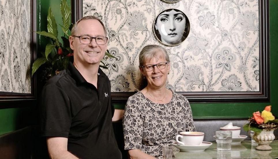 Caroline und Ladd Braden-Golay in ihrem Café Vordergasse. Bild: Zeno Geisseler