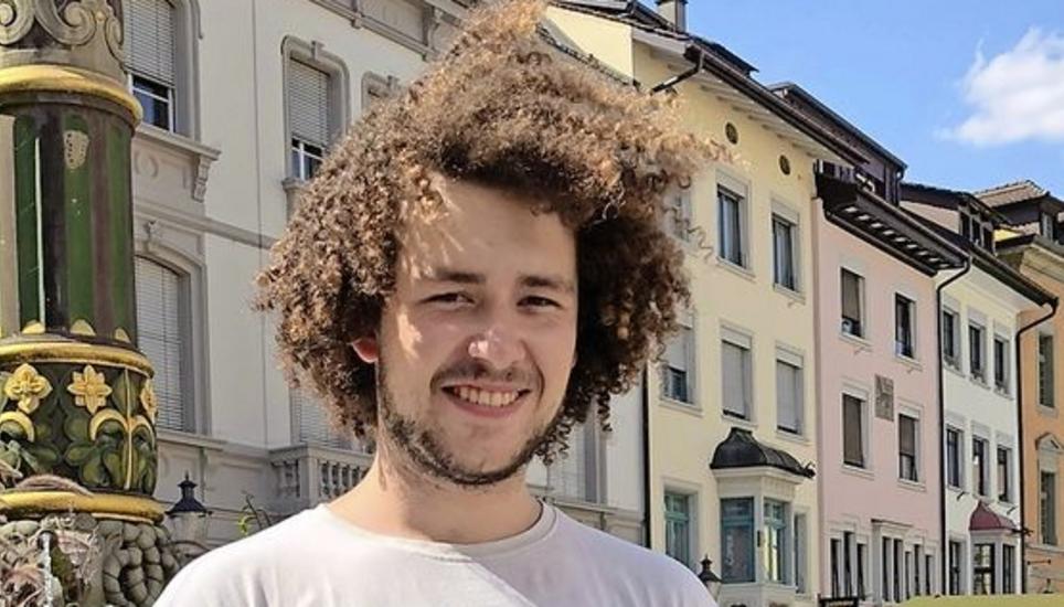 Ausnahmsweise ohne Kopfhörer unterwegs: Musikfan Quentin Testi. Bild: Isabel Heusser