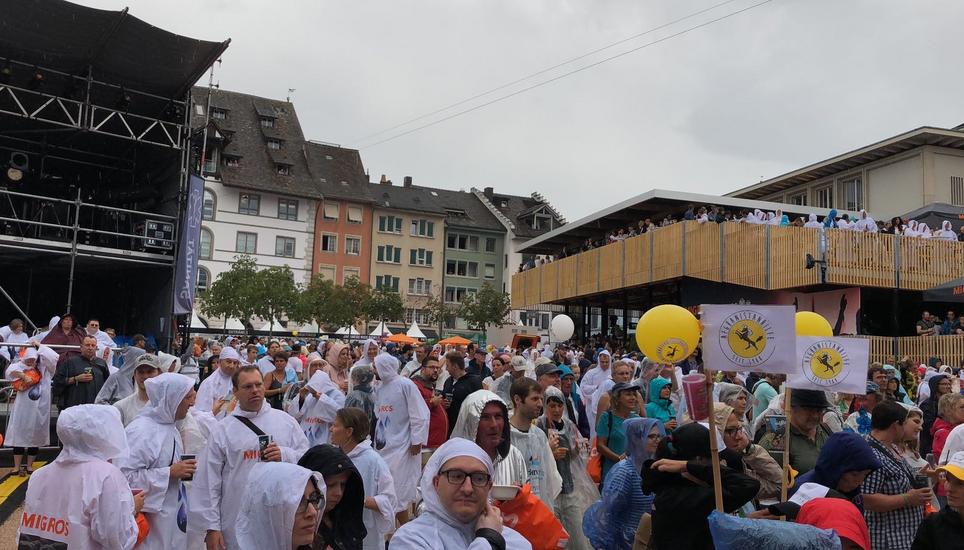 Während des ersten Konzerts von KT Tunstall haben sich die Fans vor der Bühne eingefunden. Bild: uek