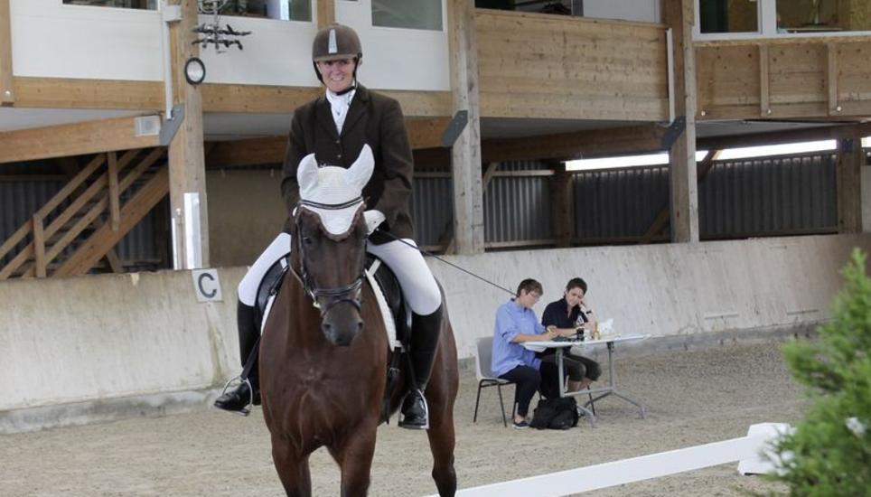 An der Dressurprüfung in Thayngen: Anne-Catherine Hatt aus Hinteregg mit Feliz Lorena. Bild: Jasmin Stihl