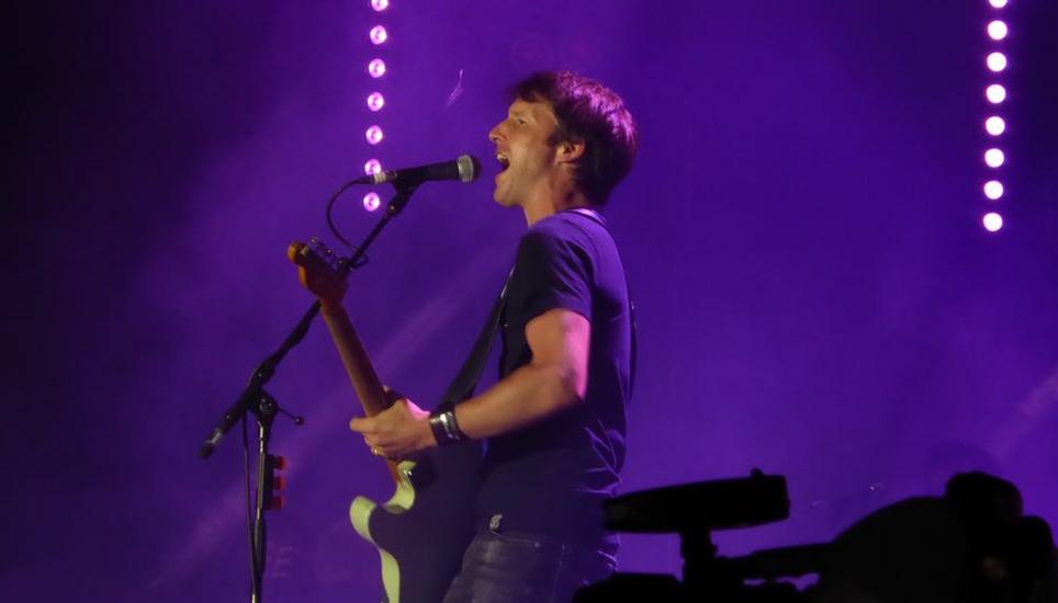 Mit seiner kräftigen Stimme wird er einige Herzen zum Schmelzen bringen - James Blunt. Bild: Daniela Schwaninger