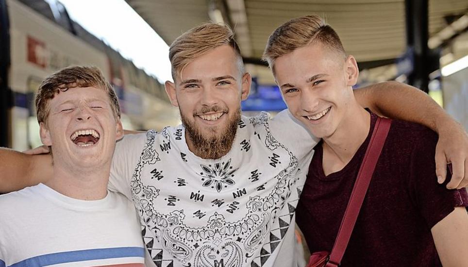 Max Sauter, Yannick Biehler und Timo Zipfel besuchen die Street-Parade zum ersten Mal.