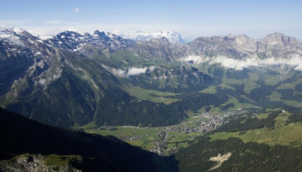 Blick auf Engelberg: Wissenschaftler haben herausgefunden, dass die Alpen in Bewegung sind – in die Höhe und nach Norden. Bild: Key