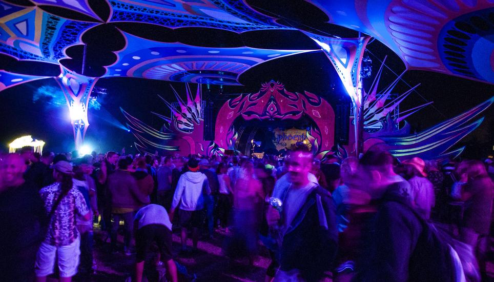 24 Stunden lang wurde in Trüllikon zur Goa-Musik gefeiert. Foto Michael Stalder