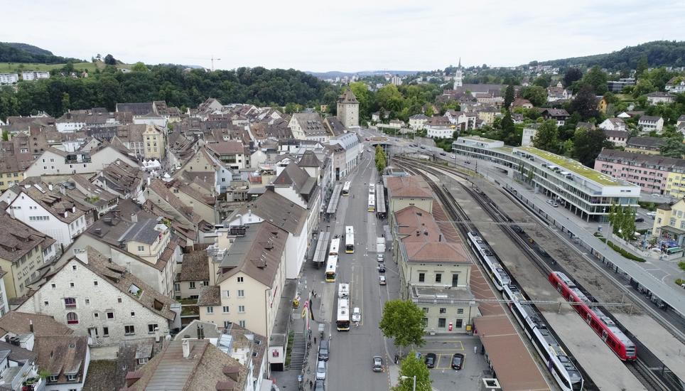Die Schaffhauser Bahnhofstrasse: In einem Zeitraum von rund einem Jahr sollen hier einige infrastrukturelle Änderungen realisiert werden. Archivbild: Manuel von Burg