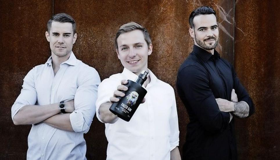 Die drei «Väter» des Falco Gin: Moreno Gasser (links), Alain Illi und Sandro Gianini. Bild: zvg