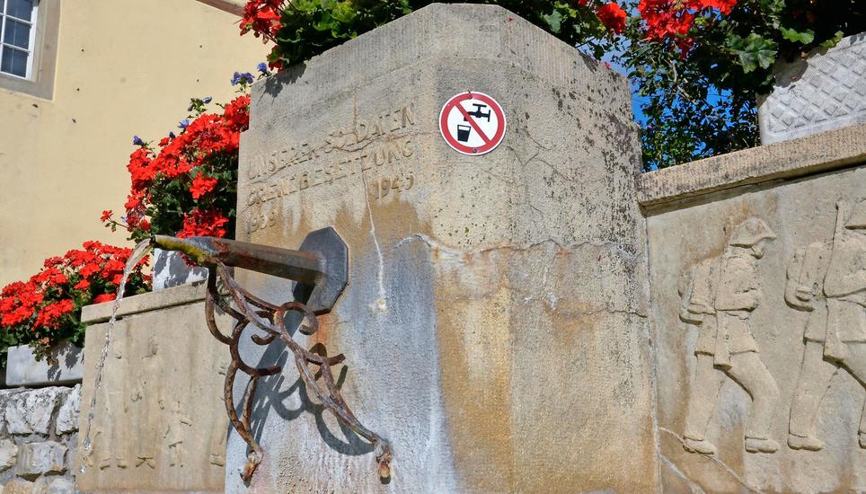 Damit das Wasser gar nicht erst getrunken wird, sind die Brunnen derzeit nicht in Betrieb.