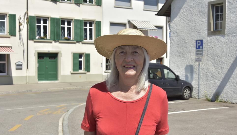 Frau Brändle trägt diesen Strohhut schon seit Jahren bei hohen Temperaturen. Die breiten Ränder spenden besonders viel Schatten.