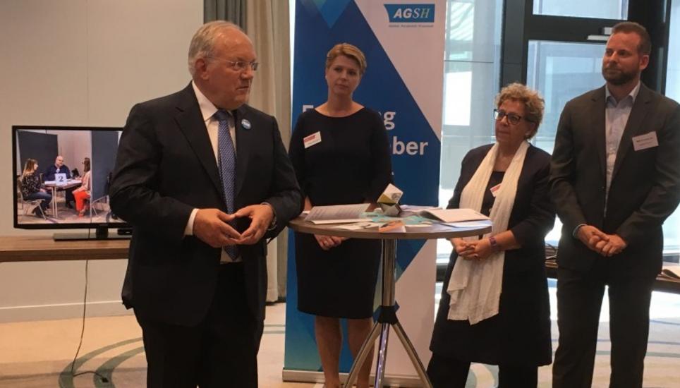 Bundesrat Johann Schneider-Ammann bei der Präsentation des „Jobjäger“-Programms im Hotel Arcona Living. Bild: RM