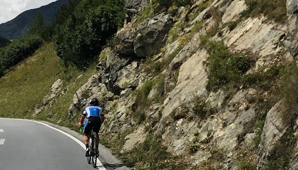 Da werden die Wädli ganz schön beansprucht. Aber es hat sich gelohnt: Dario 1 - Flüelapass 0!