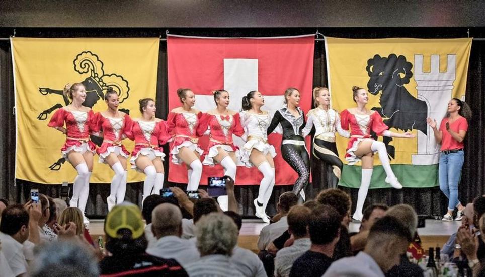 Hatte mit einer biederen Ratssitzung wenig gemein: der Galaabend zum 33. Parlamentarier-Fussballturnier in Schaffhausen. Bild: Evelyn Kutschera